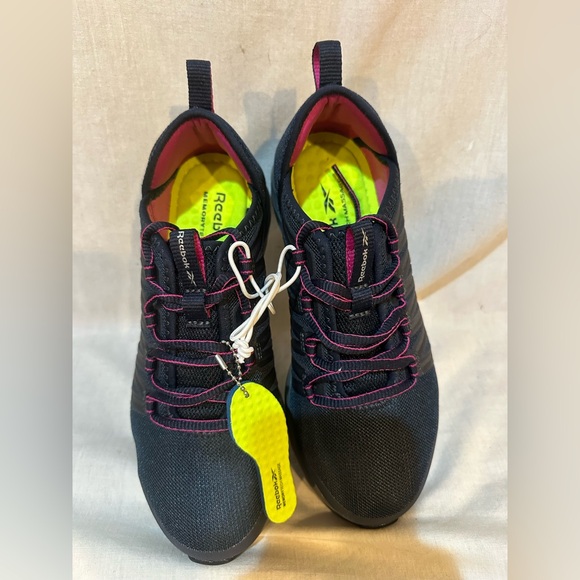 Woman’s Reeboks - Picture 3 of 7